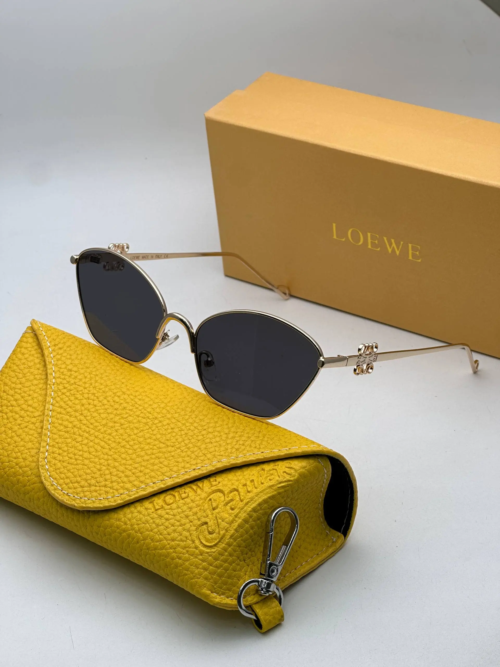 IMG_7958 عینک آفتابی زنانه برند LOEWE خرید اقساطی - Image 1